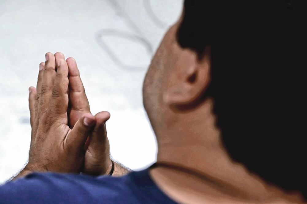 El ISSSTE acusó de fraude a Emmanuel, quien afirma que mediante intimidaciones lo obligaron a renunciar. A seis años de juicio y con una resolución en su favor, aún no le devuelven su empleo (JUAN BOITES. EL UNIVERSAL)