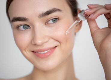 5 excelentes sueros para la piel, el cabello y las pestañas