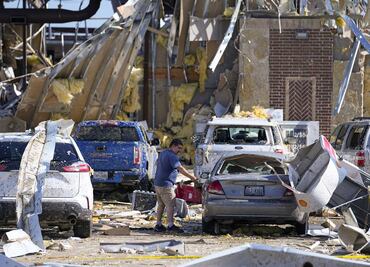 Tornados y tormentas dejan al menos 19 muertos en el sur de EU; mal tiempo se desplaza al este