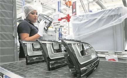 Producción automotriz retrocede 4% en enero