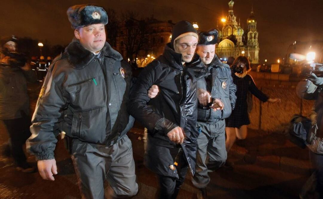 Pavlensky enfrenta un juicio por prender fuego a la entrada principal del Servicio de Seguridad Federal en Rusia. (FOTO tomada de Facebook: Oksana Shalygina)