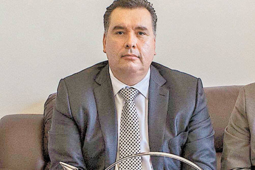 Abandonan a "El Bronco" para agarrar lugar en la 4T