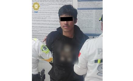 Conductor de camión de volteo avienta unidad a policías y manifestantes en Paseo de la Reforma; es detenido tras intensa persecución