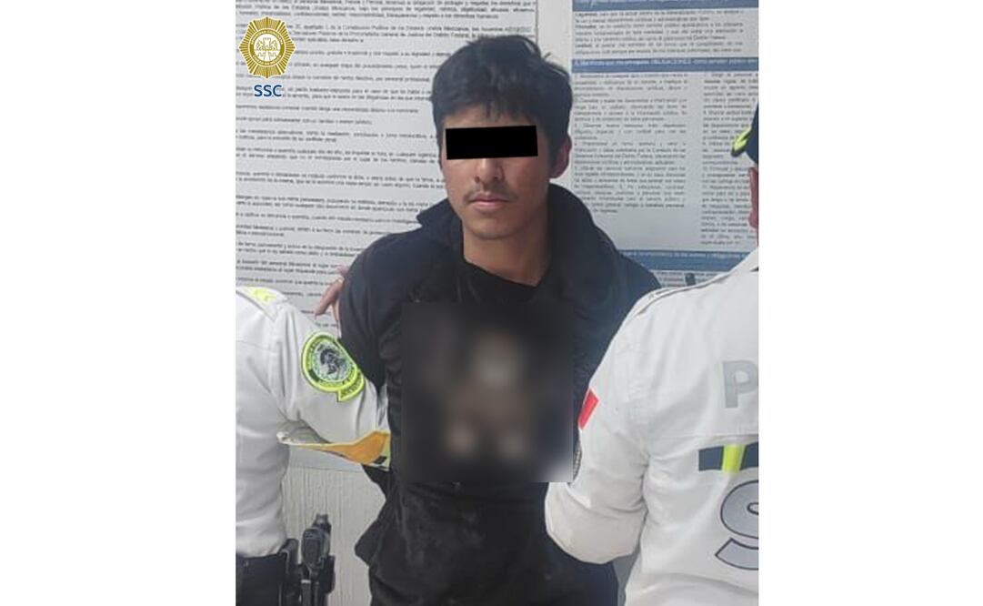 Elementos de la SSC detuvieron al conductor de un camión de volteo, que aventó la unidad a los policías que realizaban un corte a la circulación por una manifestación de maestros de la CNTE (27/11/2024). Foto: Especial