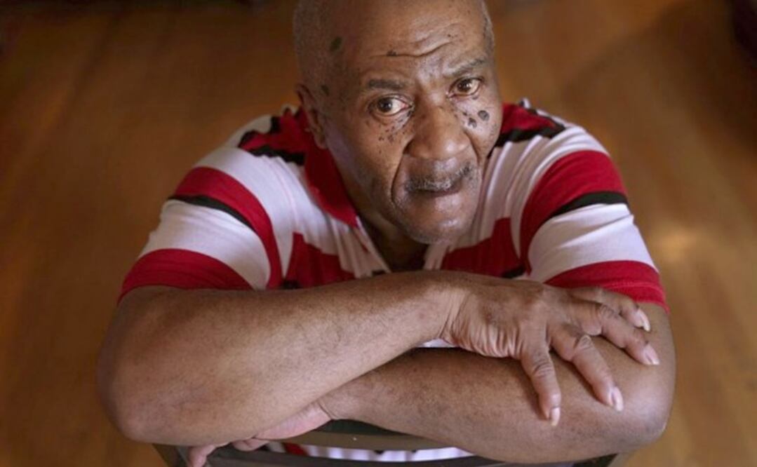 Michael Williams se sienta para un retrato en su casa de South Side Chicago, el martes 27 de julio de 2021. Foto: AP