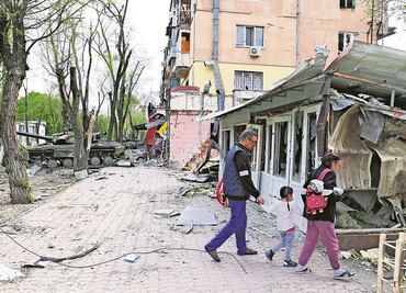 Desplazados ucranianos toman terapia artística