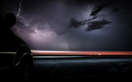 Evita que le caiga un rayo a tu auto durante una tormenta eléctrica