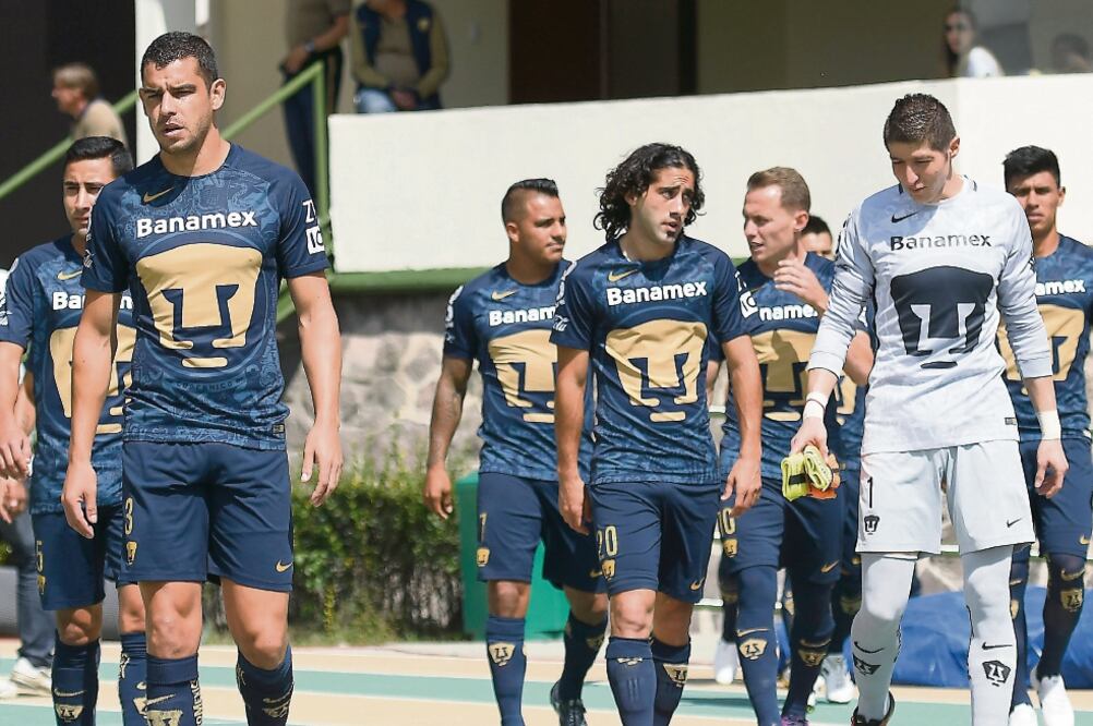 Matías Britos al parecer sufrió una falta dentro del área que el silbante no marcó como penalti (ETZEL ESPINOSA. IMAGO7)