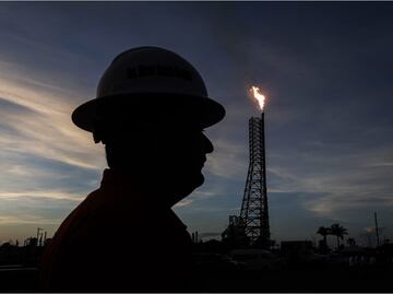 Refinerías estadunidenses rechazan envíos de crudo mexicano por exceso de agua, reporta Bloomberg; recurren a Colombia y Canadá