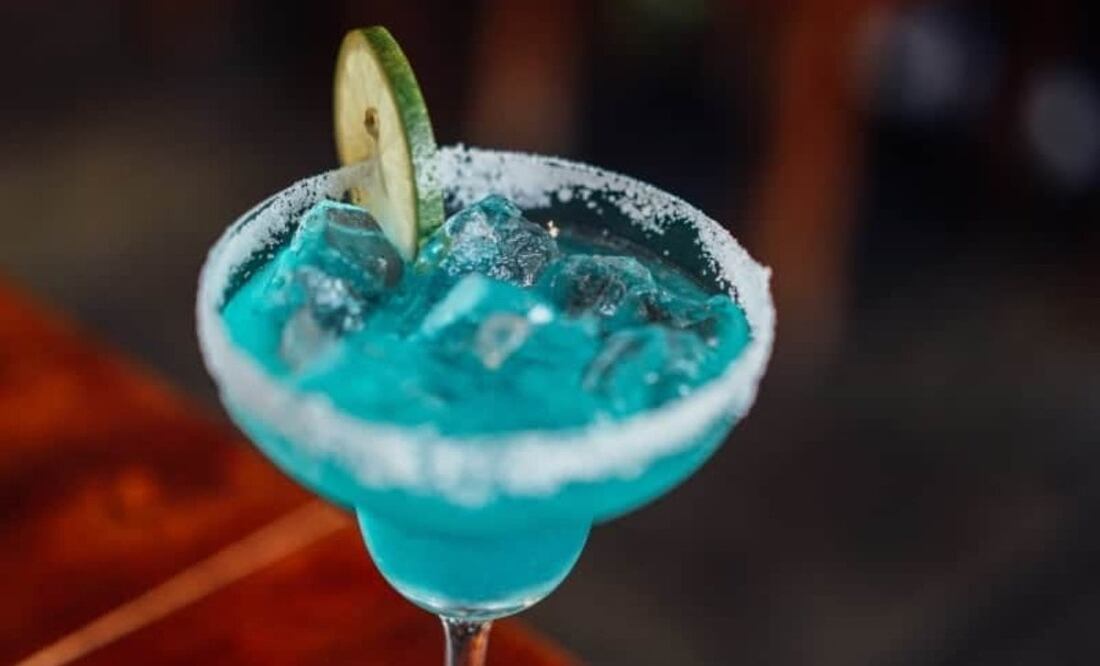 Un rico coctel con tequila blanco. Imagen: Entre copas de agave