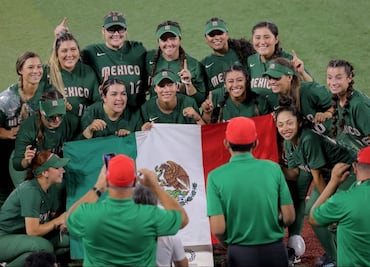 Jefe de Misión en Tokio considera un agravio y motivo de indignación el desecho de uniformes de softbol