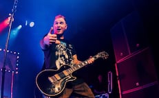 Muere Chad Gilbert, guitarrista de New Found Glory, a los 45 años; fans abarrotaron el hospital donde era atendido