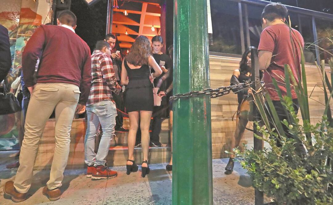 En  Mazatlán se tiene contemplado pedir certificado de vacunación en antros, bares, centros nocturnos y restaurantes desde el lunes. Foto: Archivo/ EL UNIVERSAL. 