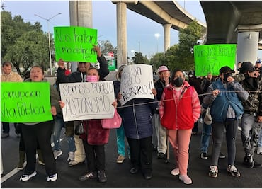 Comerciantes ambulantes de San Andrés Totoltepec bloquearon la autopista México-Cuernavaca; exigen reubicación