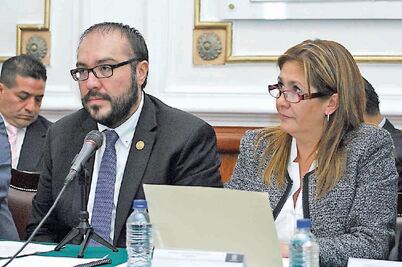 El perredista que halaga a Mancera