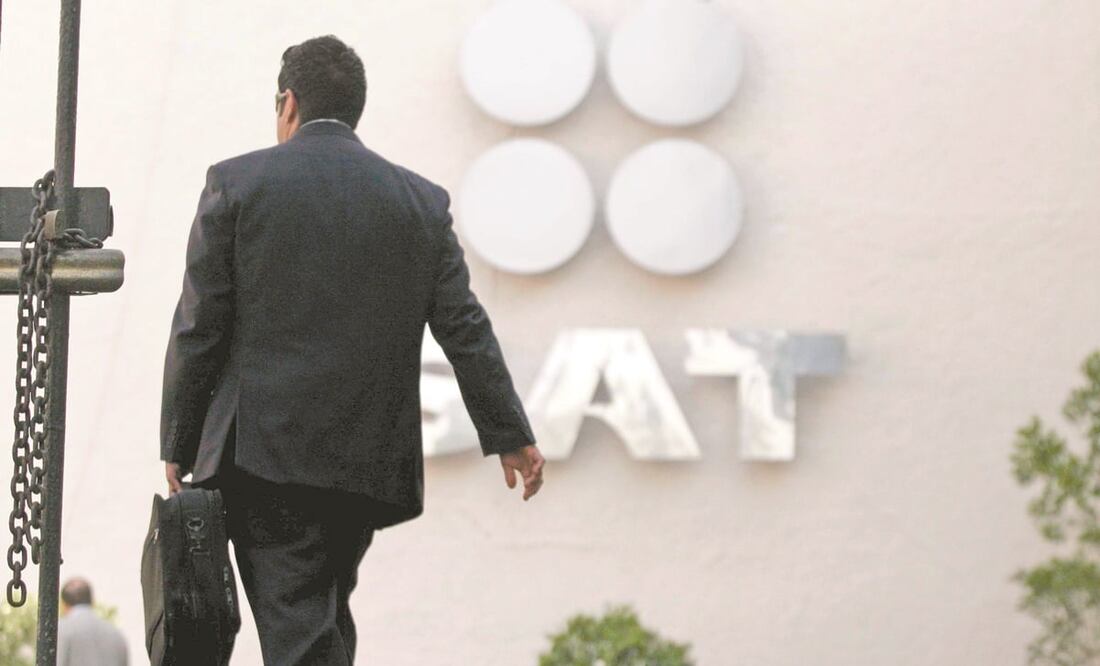 Aquellas personas que trabajan de manera independiente requieren emitir un recibo de honorarios o generar una factura electrónica para poder cobrar - Foto: Foto de archivo/EL UNIVERSAL