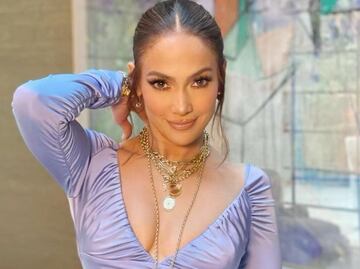 JLo se une a la tendencia de mostrar la ropa interior con jeans