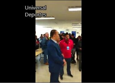 Video. Presidente de la Federacion de Natacion se burla e ignora a entrenadores