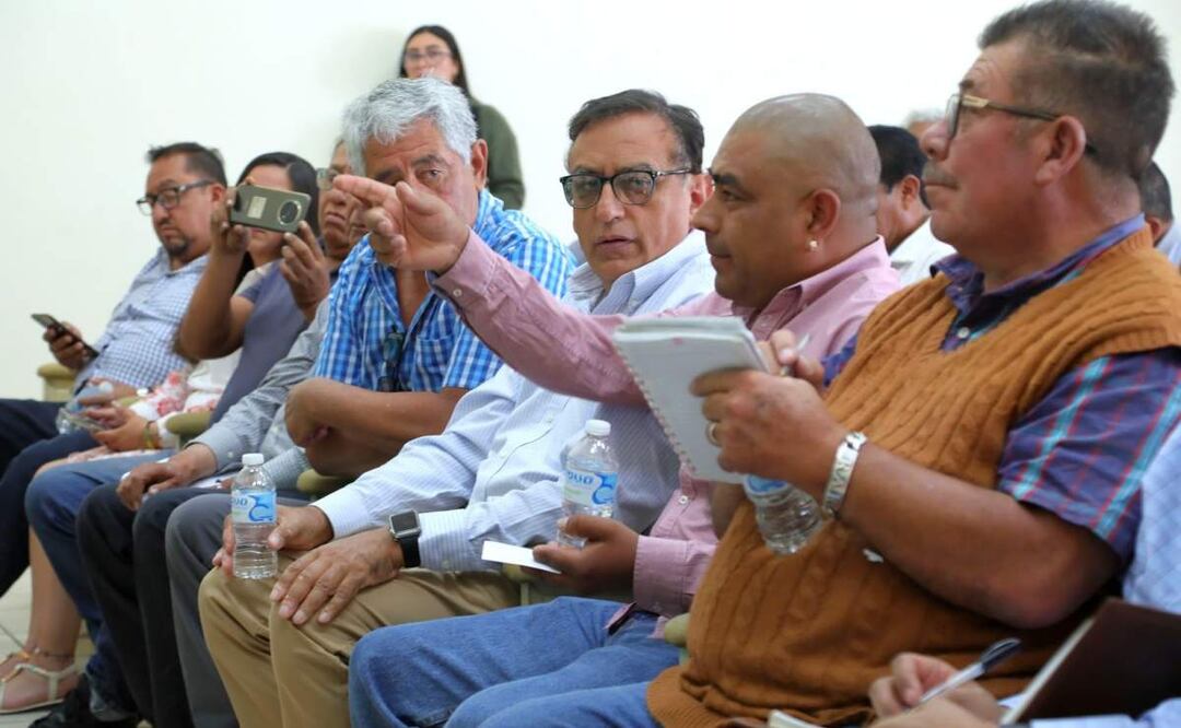 Pláticas entre taxistas y el gobierno municipal de Pachuca, Hidalgo para la creación de SeguriChat para choferes en Hidalgo (17/04/2025). Foto: Especial