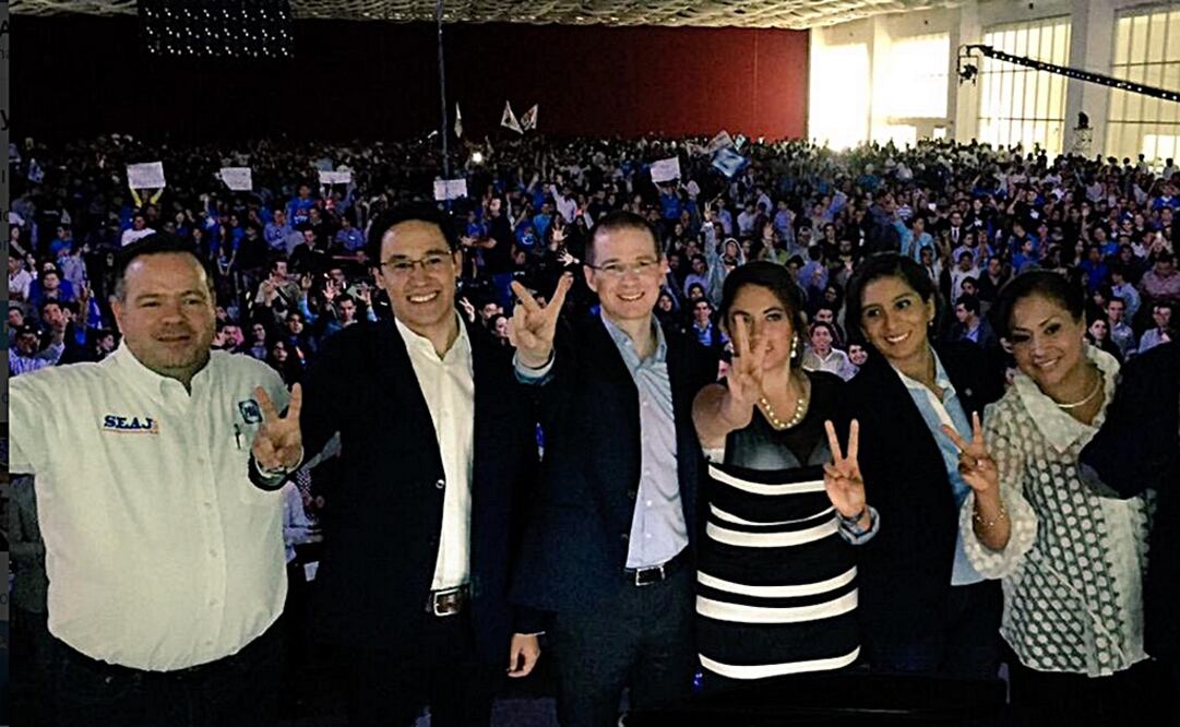 El panista se reunió con jóvenes militantes de San Luis Potosí./Tomada de Twitter