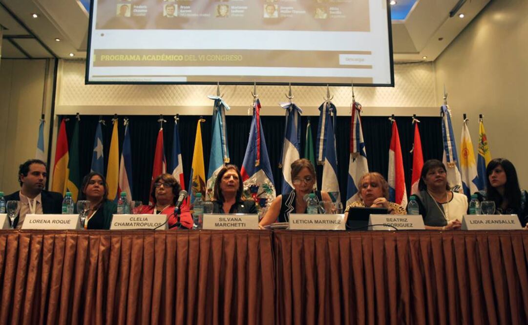Organizadores del VI Congreso Latinoamericano de Traducción e Interpretación durante la inauguración del evento en Buenos Aires. (FOTO: EFE)