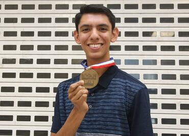 Joven mexicano conquista medalla en Olimpiada de Química