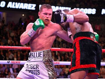 Canelo regresará a pelear en noviembre: Sulaimán