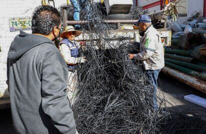 Retiran más de 3 toneladas de cable sobrante en la Álvaro Obregón