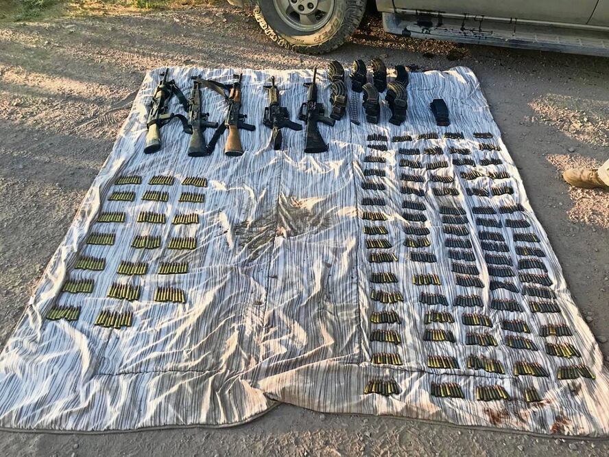 Un armamento completo fue decomisado por autoridades luego de un combate. Foto: Especial