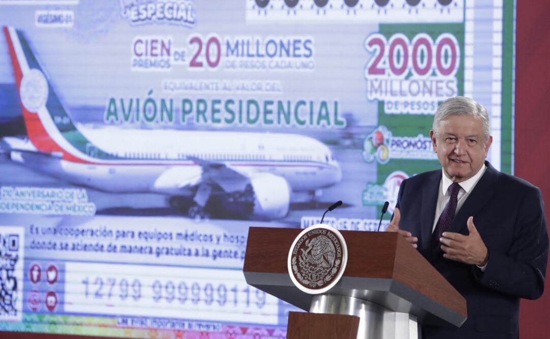 President López Obrador announced the federal government will spend MXN 500 million to purchase 1 million lottery tickets - Photo: Ivan Stephens/EL UNIVERSAL