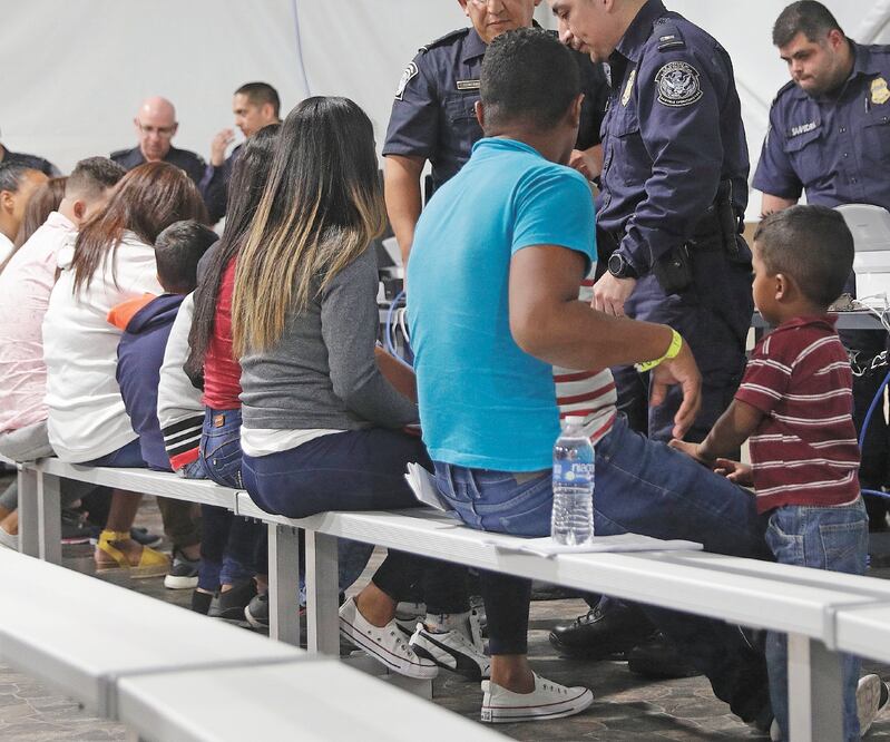Migrantes que solicitaron asilo en Estados Unidos, en Laredo, Texas, en septiembre de 2019. Eric Gay. AP