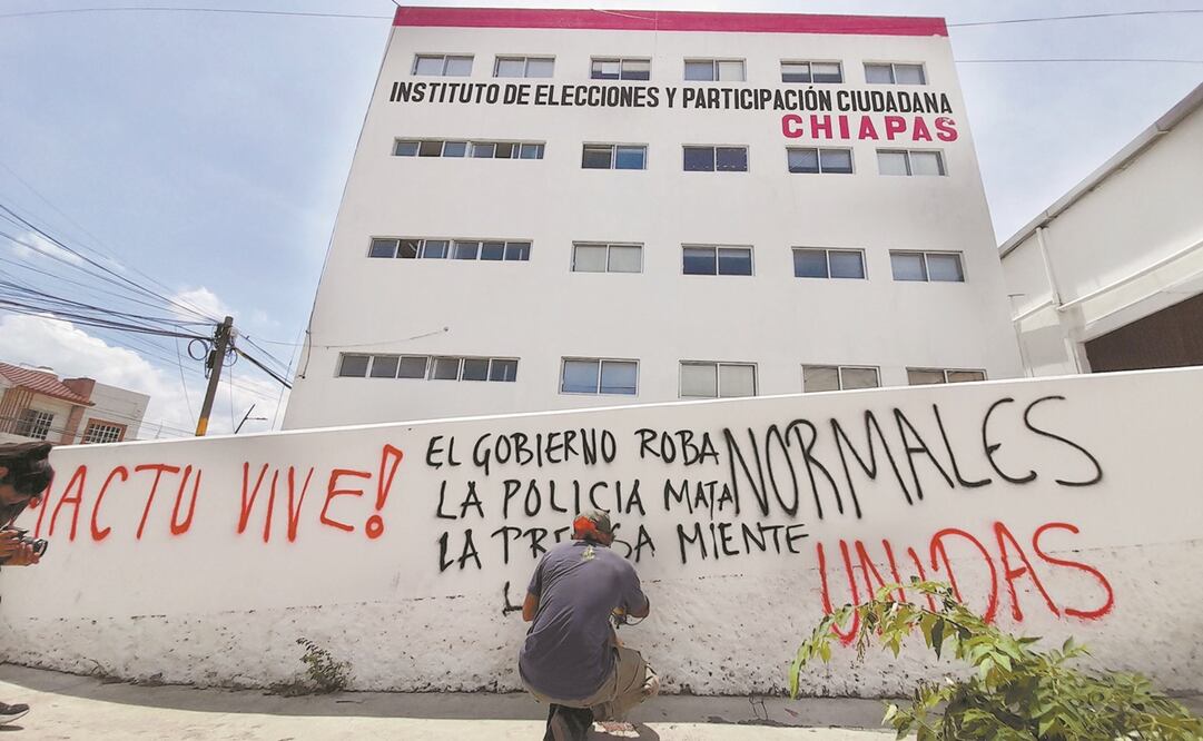 Los manifestantes hicieron pintas en el exterior de la sede del Instituto Electoral y de Participación Ciudadana. Foto: Jacob García. EL UNIVERSAL