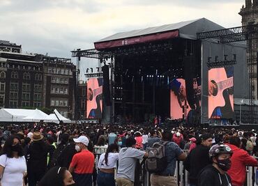 Paliacates y tatuajes calientan el Zócalo previo a la Maldita Vecindad