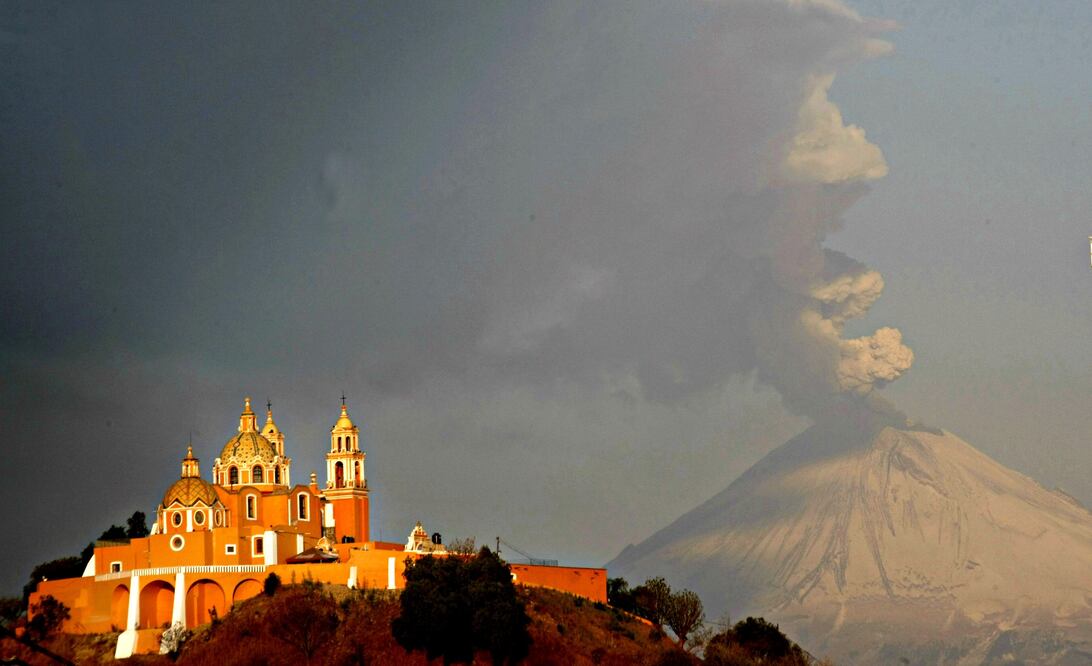 El famoso templo amarillo de Nuestra Señora de los Remedios. (Foto: Archivo El Universal)
