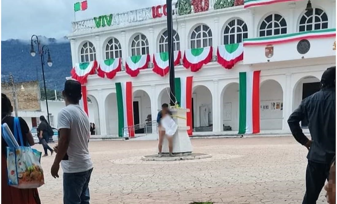 Taxistas pasean desnudo a presunto asesino de origen hondureño por la muerte de su compañero en calles de Chiapas. Foto: Especial