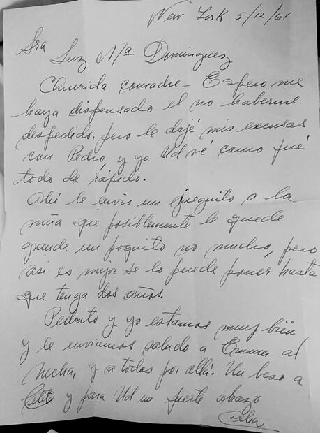 Una carta de Celia Cruz a María de la Luz Domínguez, su comadre, en la que se despide tras salir abruptamente de Ciudad de México a Nueva York, donde la Matancera se estableció en una segunda etapa de su exilio de Cuba. /Cortesía Liz Martínez