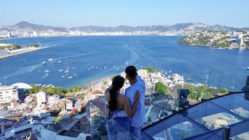 Así es el nuevo mirador de cristal de Acapulco