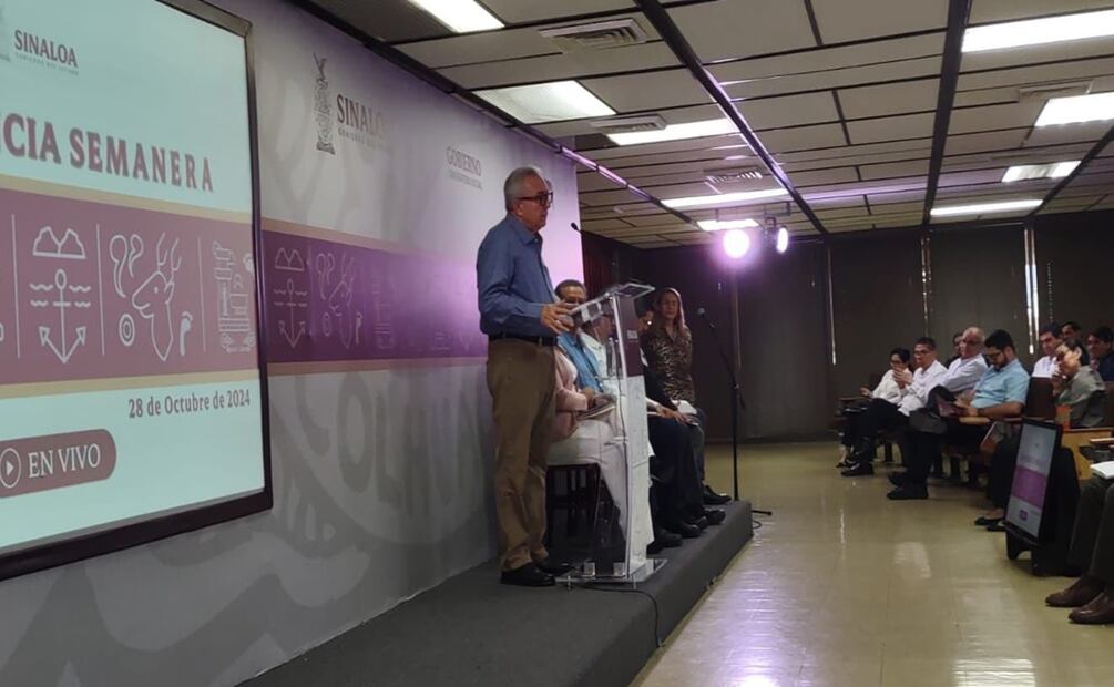 Policías municipales de Culiacán regresan a dirigir el tránsito tras revisión de armas y exámenes de confianza. Foto: Javier Cabrera Martínez