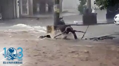 Captan rescate de niño en inundaciones de Culiacán