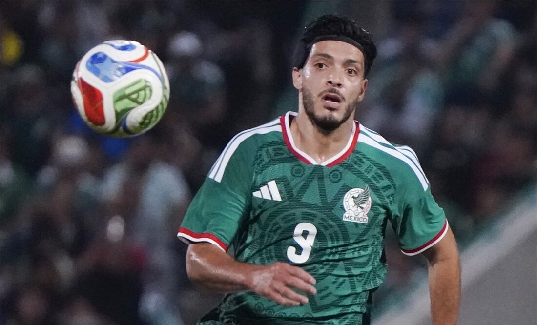 Raúl Jiménez salió enojado y estalló contra la afición en Torreón: Por eso nos llevan a Estados Unidos / FOTO: Imago7