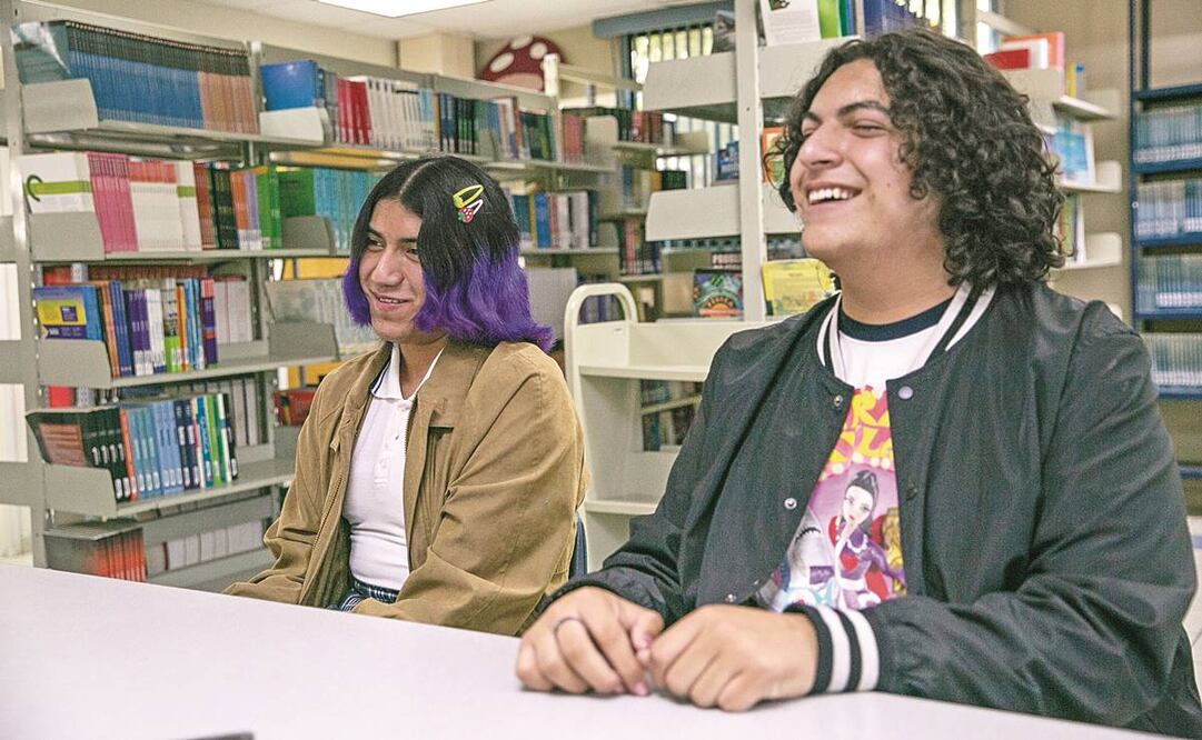 Amaia y Chema son dos de los estudiantes del Cobach en Baja California que ejercen su derecho al libre desarrollo de la personalidad. Foto: Aimee Melo/ EL UNIVERSAL