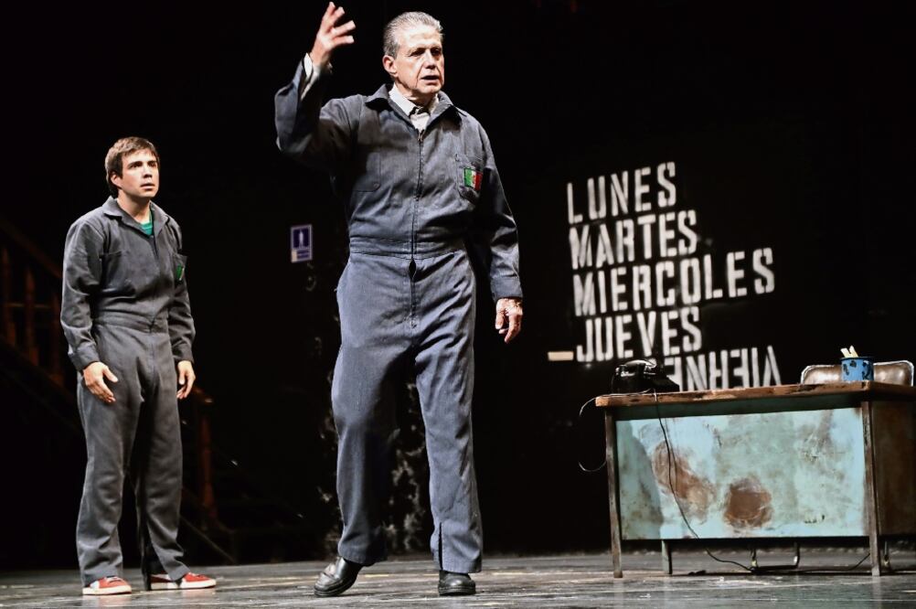 Héctor Bonilla (der.) interpreta a un empleado a punto de retirarse (GERMAN ESPINOSA. EL UNIVERSAL)