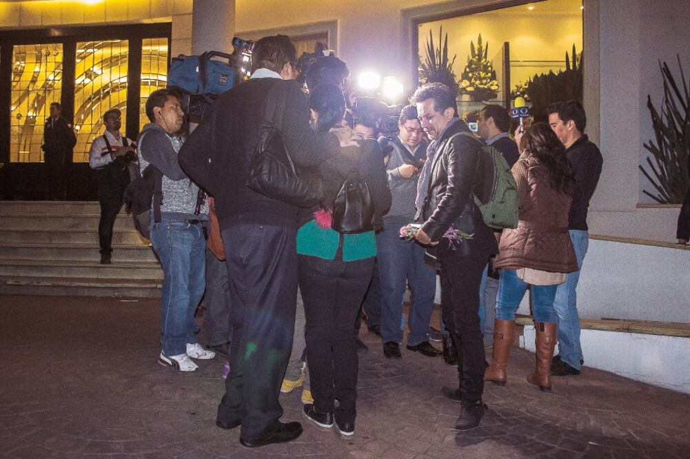 Miembros de la comunidad artística velaron a la actriz y el director en la funeraria García López.