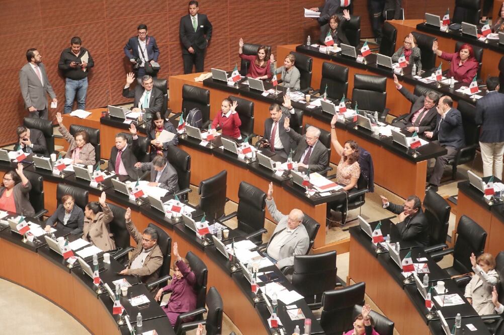 Rechazan negociación. Morenistas desmienten que el Senado otorgó licencia a Manuel Velasco luego de que el PVEM le cedió a Morena cinco diputados federales. Foto: LUCÍA GODÍNEZ. EL UNIVERSAL