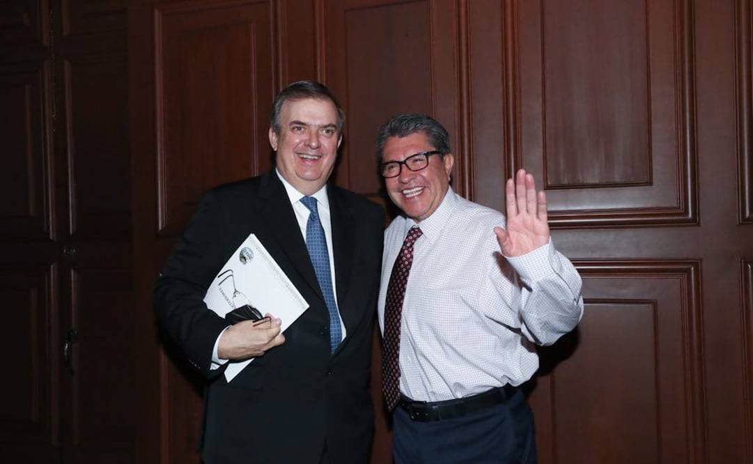 Ricardo Monreal defiende a Marcelo Ebrard tras ser captado en primera clase. Foto: Especial 