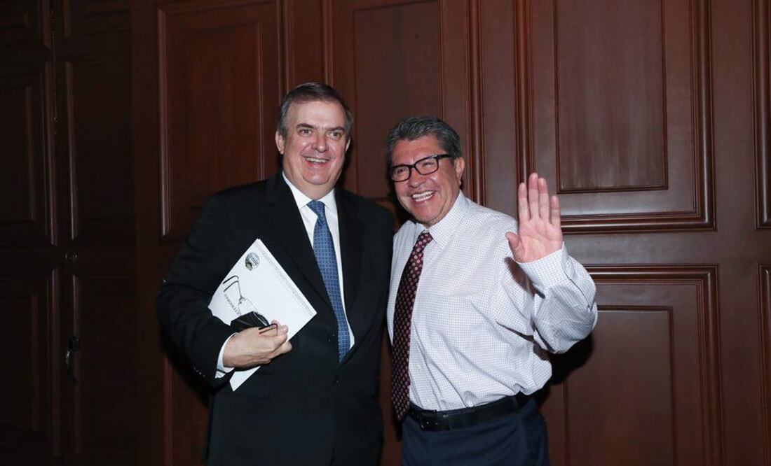 Ricardo Monreal defiende a Marcelo Ebrard tras ser captado en primera clase. Foto: Especial