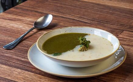 Fácil y rápida: crema de elote con chile poblano