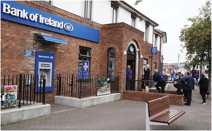 ¿Dinero gratis? Banco de Irlanda investiga falla que permitió a clientes sacar dinero extra