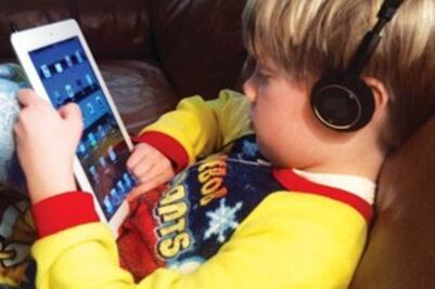 Médicos piden evitar que niños usen tabletas en exceso
