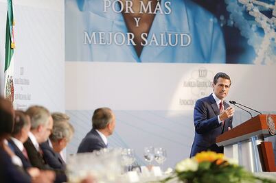 EPN pide consolidar la salud universal